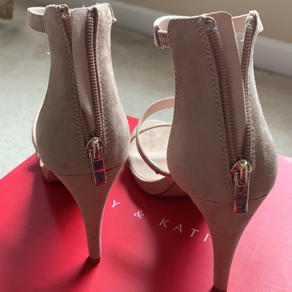 Kelly and Katie Courtnee Sandals Size 10 - Picture 3 of 3